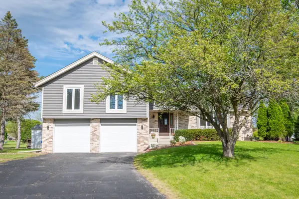 W356N5886 Meadow Ct, Oconomowoc, WI 53066