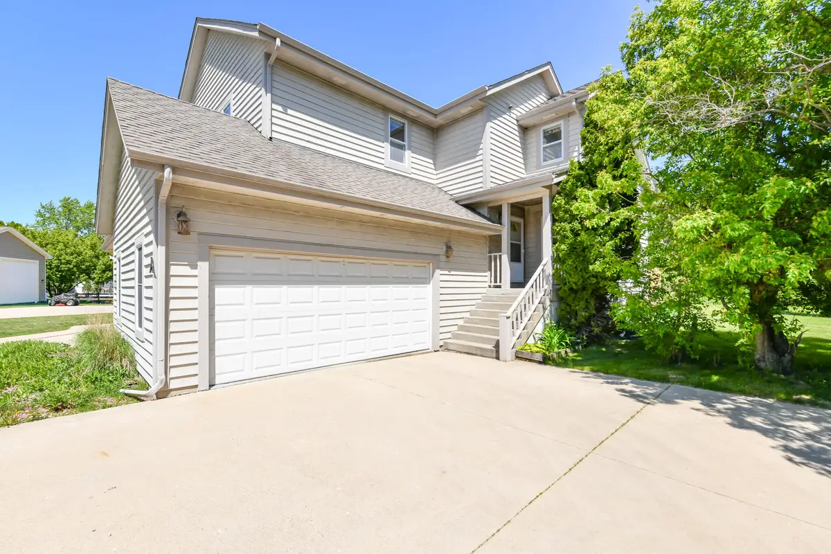 N27W26410 Christian Ct, Pewaukee, WI 53072 - #1