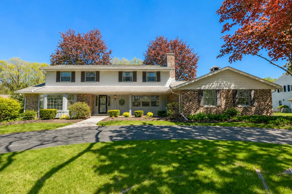 18120 Le Chateau Dr, Brookfield, WI 53045 - #1