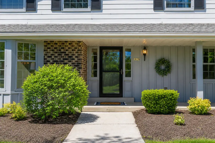 18120 Le Chateau Dr, Brookfield, WI 53045 - #2