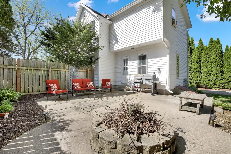 19 Elm St, Fort Atkinson, WI 53538 - #3