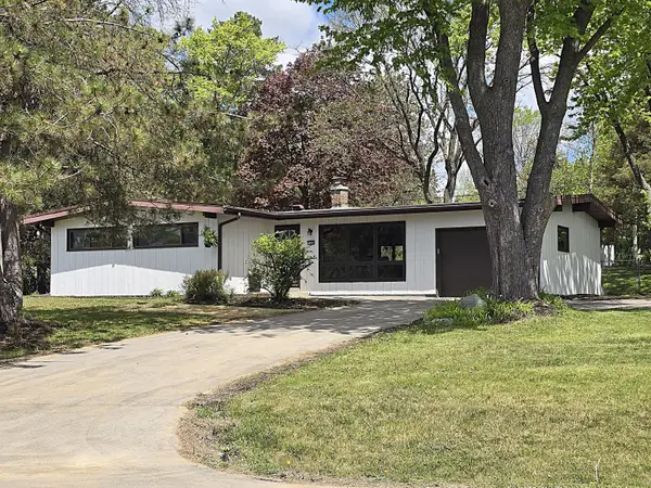 18400 Beverly Hills Dr, Brookfield, WI 53045