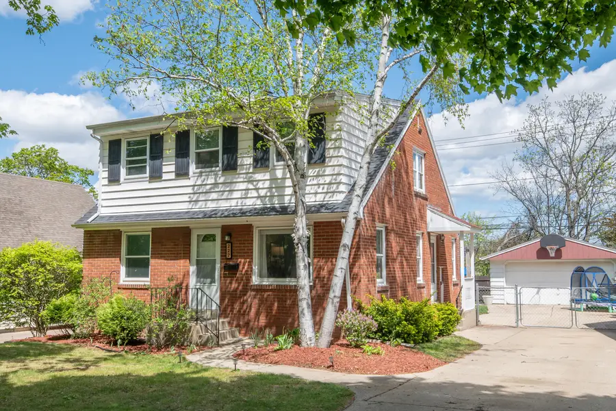 222 N 90th St, Milwaukee, WI 53226 - #2