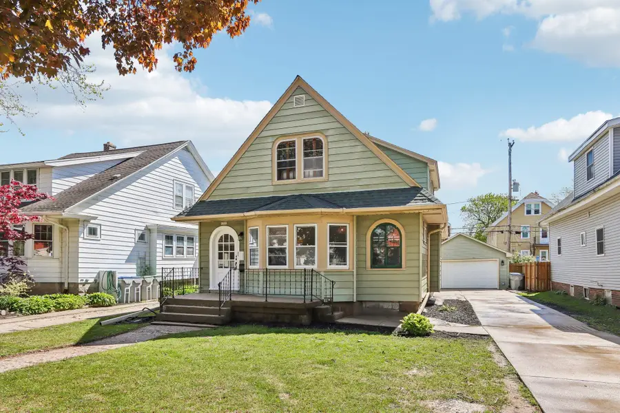1532 N 58th St, Milwaukee, WI 53208 - #2
