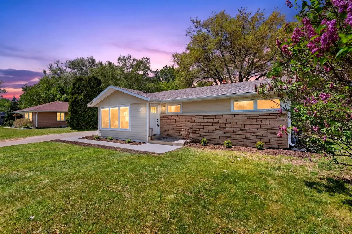 2965 N 124th St, Brookfield, WI 53005 - #1