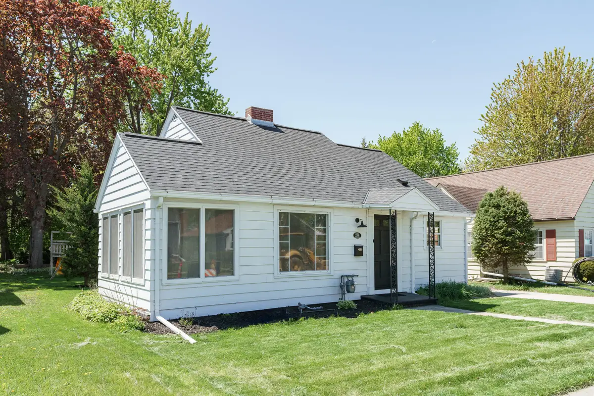258 15th St, Fond Du Lac, WI 54935 - #1