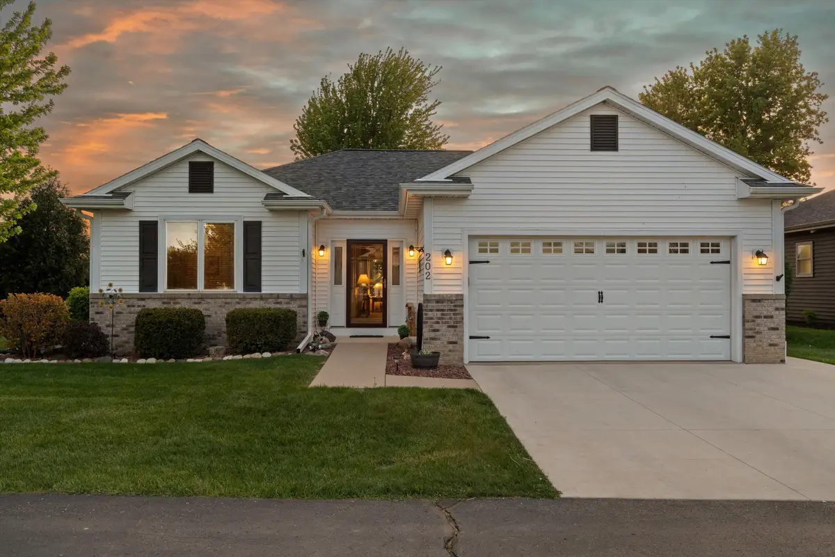 202 Meadow Ct, Delavan, WI 53115 - #1