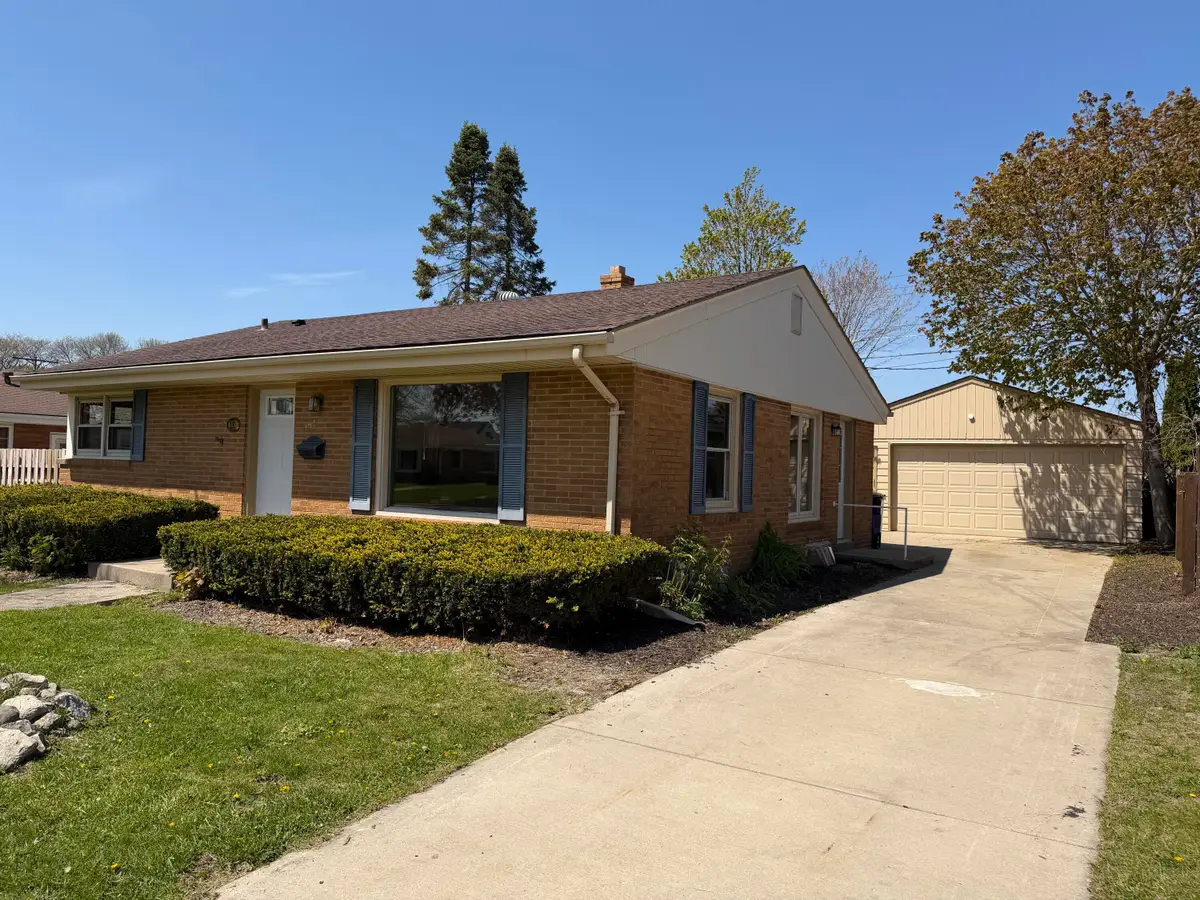 1010 Shorecrest Dr, Racine, WI 53402 - #1
