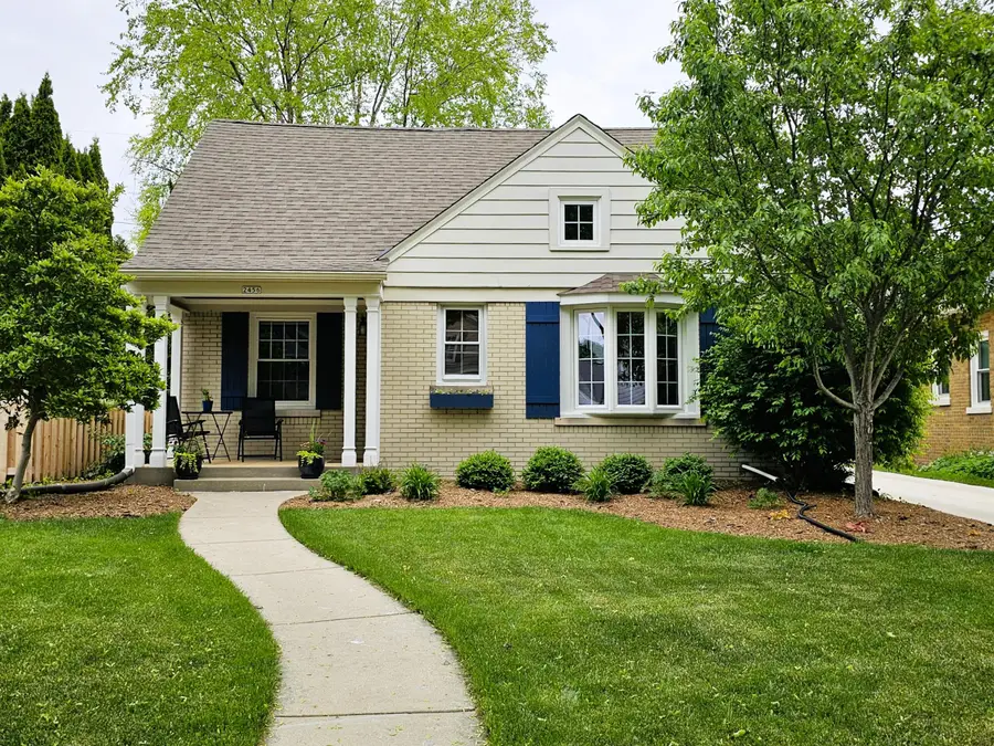 2456 N 82nd St, Wauwatosa, WI 53213 - #2