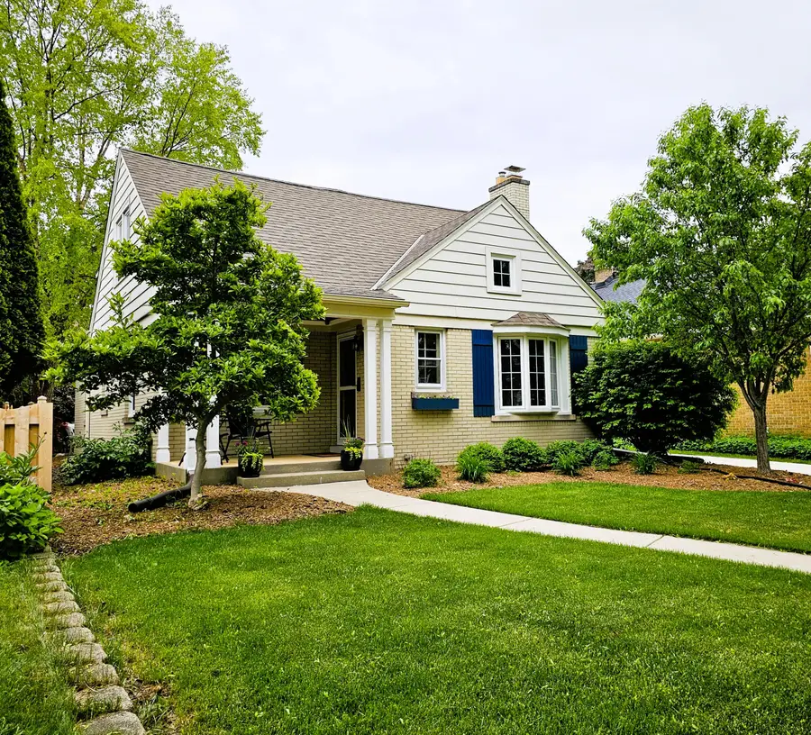 2456 N 82nd St, Wauwatosa, WI 53213 - #3
