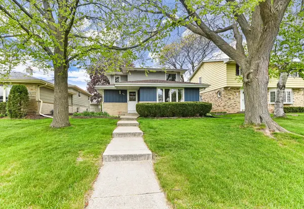 4327 N 99th St, Wauwatosa, WI 53222