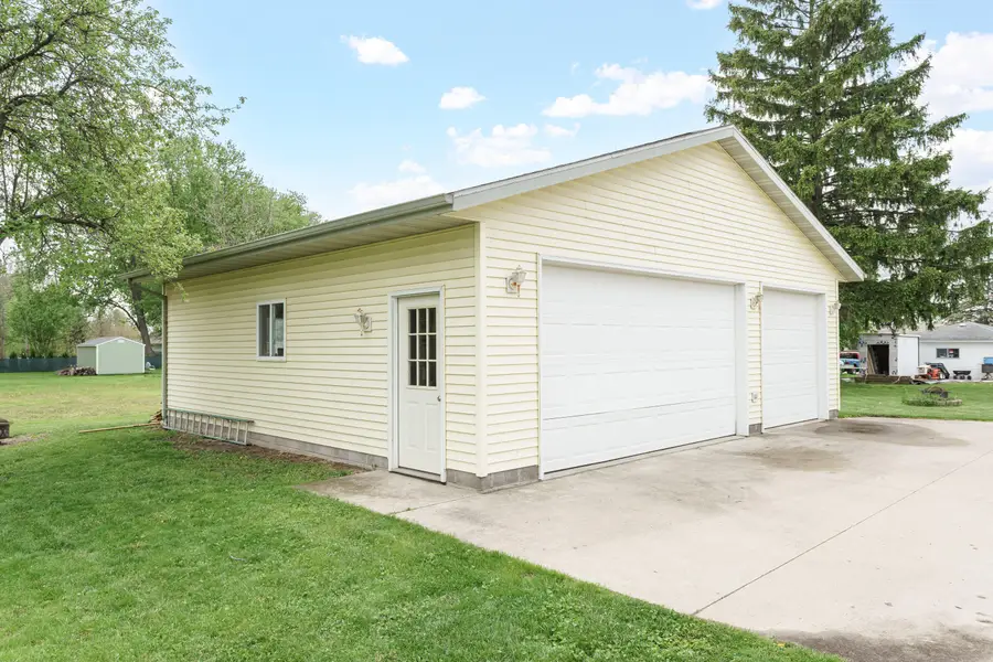105 Clark St, Watertown, WI 53094 - #3