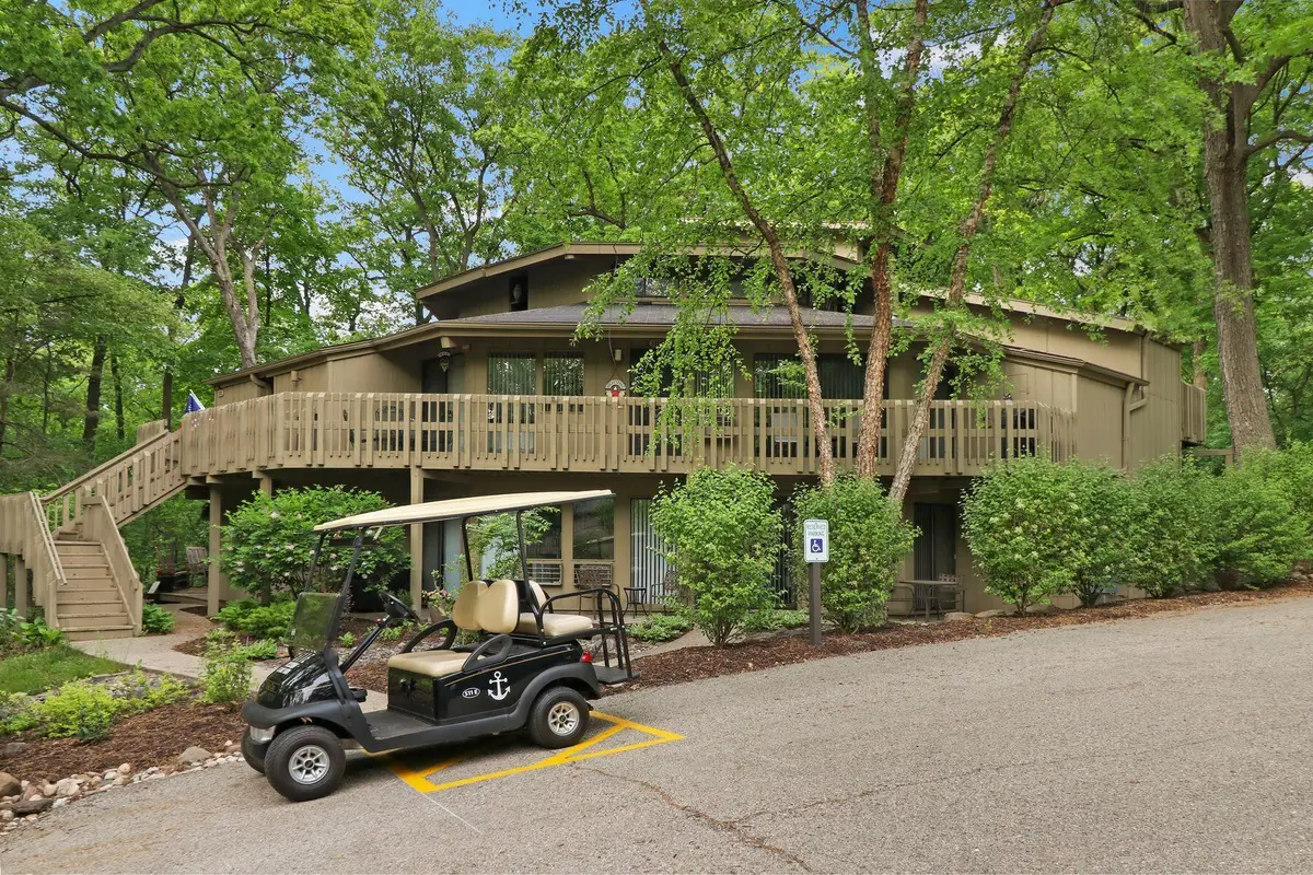 511 Tam O'shanter Dr, Fontana, WI 53125 - #1