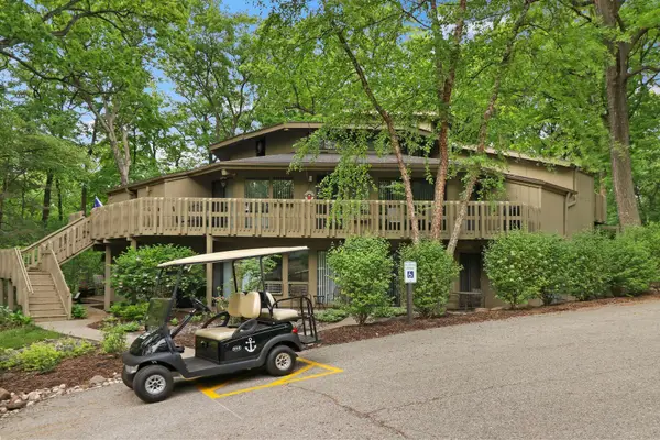 511 Tam O'shanter Dr, Fontana, WI 53125