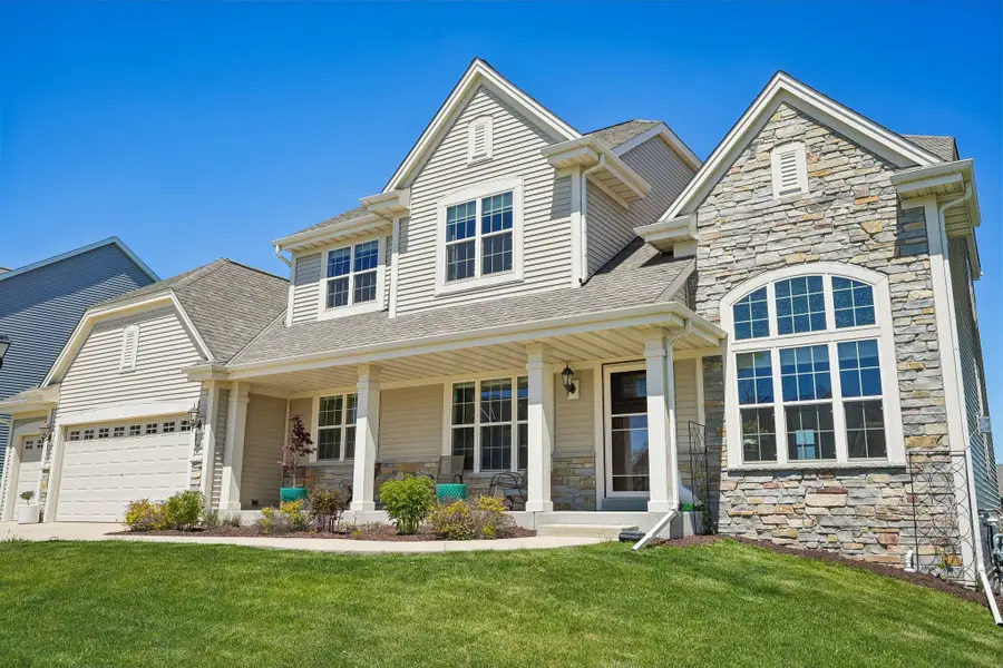 1842 Windrush Dr, Port Washington, WI 53024 - #2