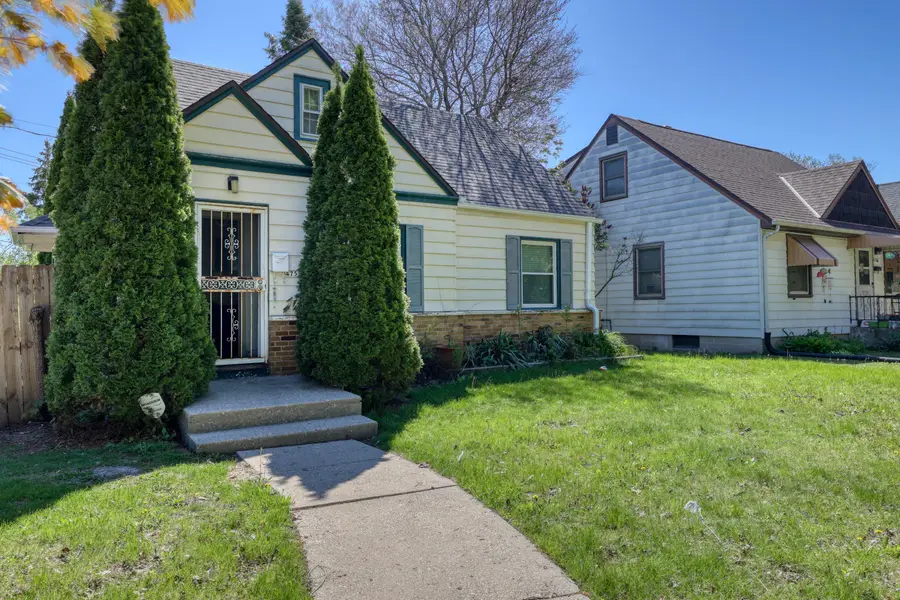 4752 N 89th St, Milwaukee, WI 53225 - #2