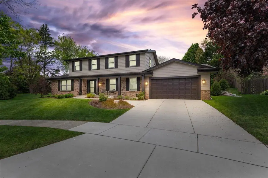 800 Sweetbriar Ct, Waukesha, WI 53186 - #2