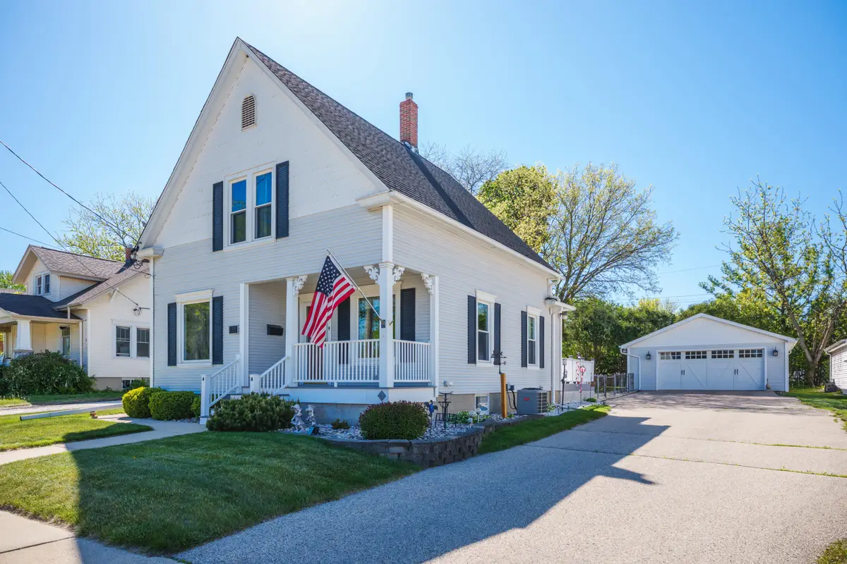 233 Kendall St, Burlington, WI 53105 - #1