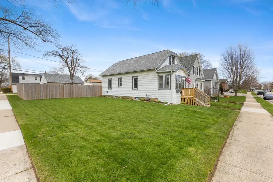 516 Menomonee Ave, South Milwaukee, WI 53172 - #3