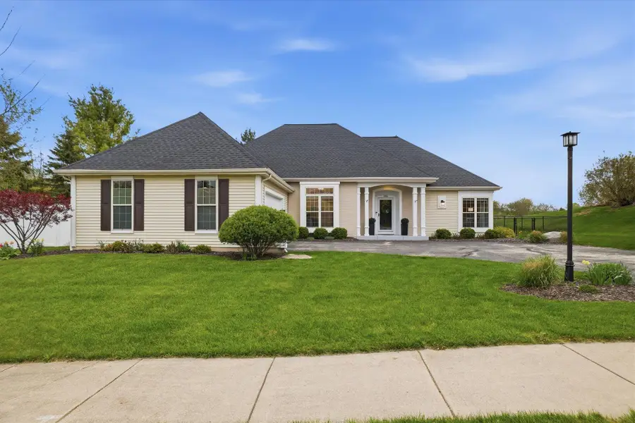 1152 River Place Blvd, Waukesha, WI 53189 - #2