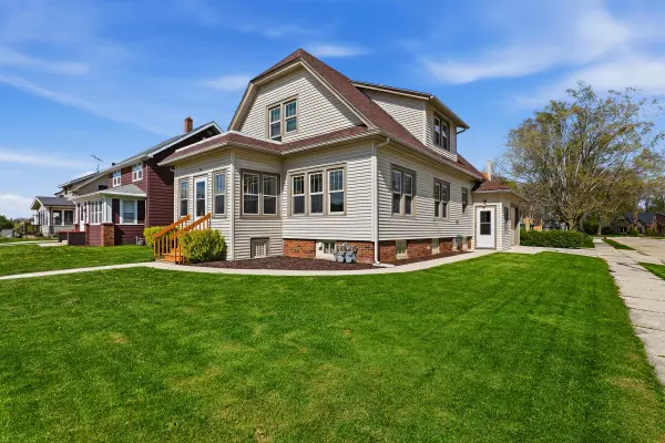 944 Detroit St, Sheboygan Falls, WI 53085