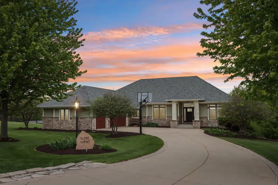 W287N990 Bedouin Ct, Delafield, WI 53188 - #2