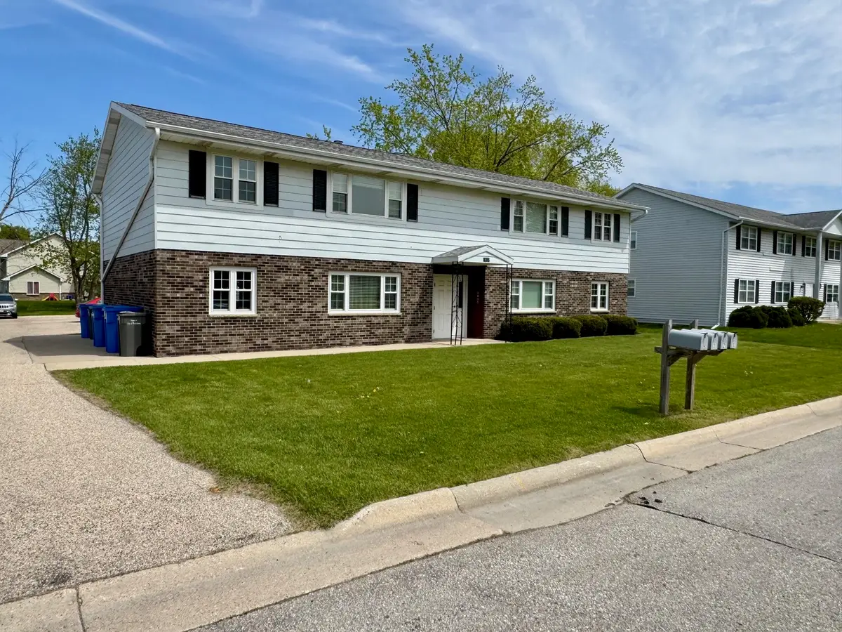 1012 Meadow St, Watertown, WI 53094 - #1