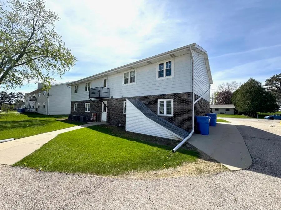1012 Meadow St, Watertown, WI 53094 - #2