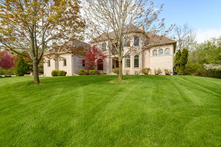10935 N Oriole Ln, Mequon, WI 53092 - #2