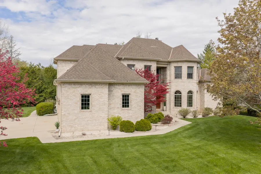 10935 N Oriole Ln, Mequon, WI 53092 - #3