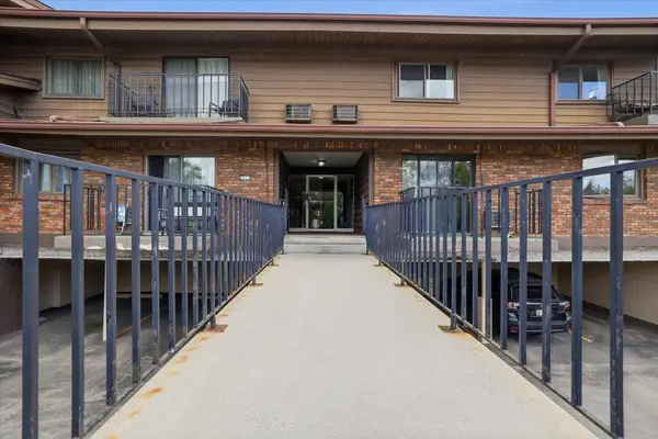 4075 S 84th St, Greenfield, WI 53228
