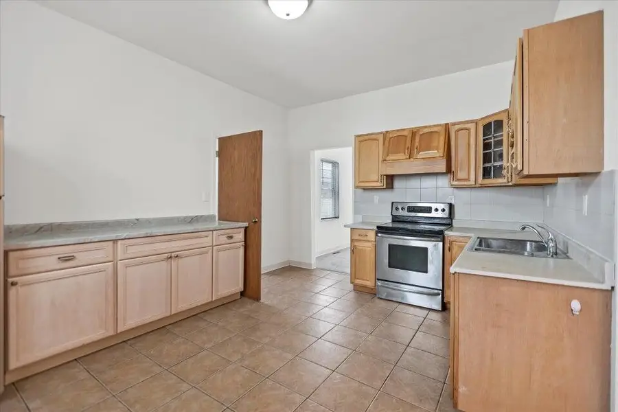 1004 W Mineral St, Milwaukee, WI 53204 - #3