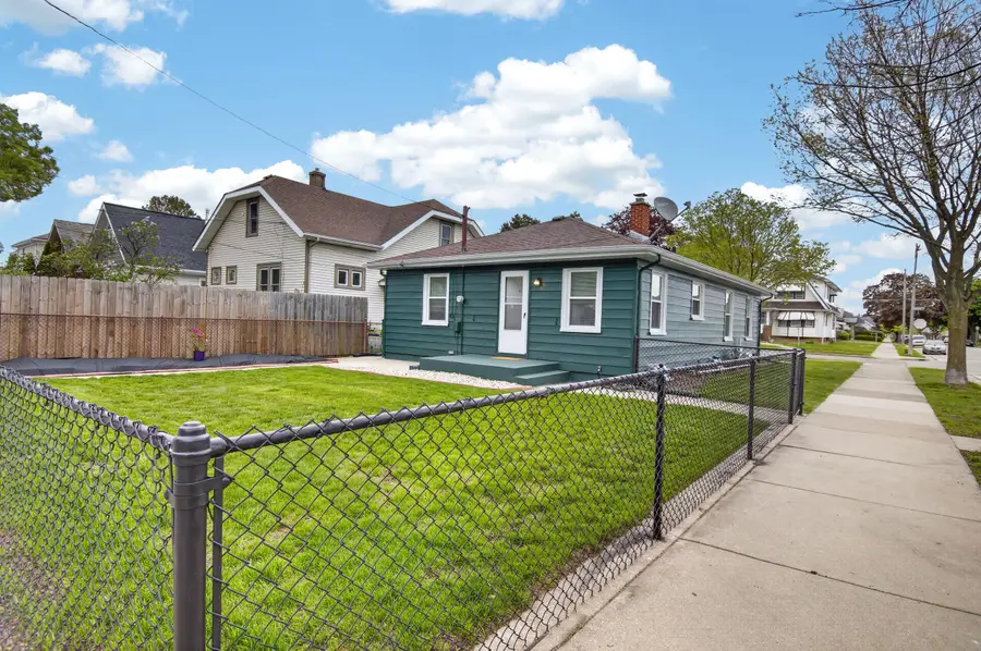 2300 Geneva St, Racine, WI 53402 - #2