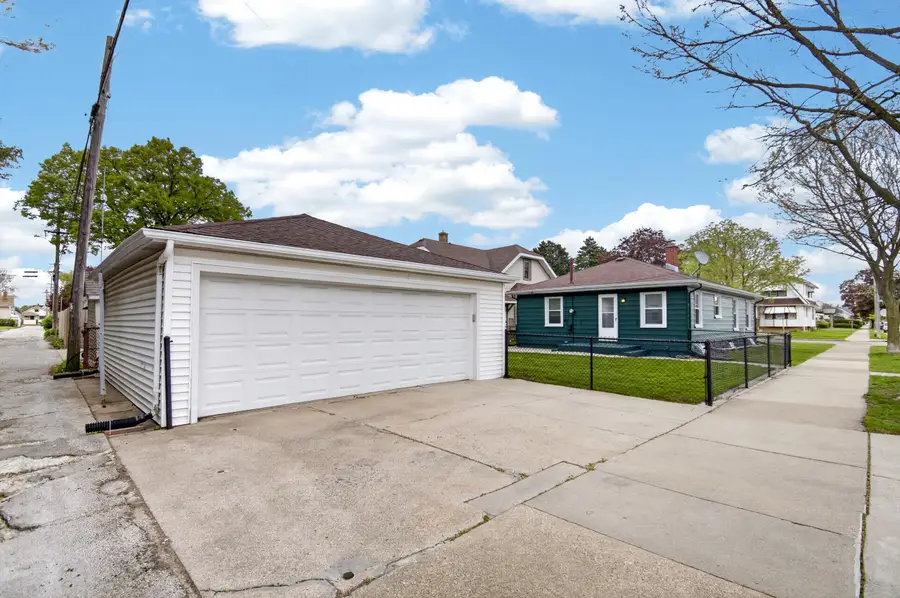 2300 Geneva St, Racine, WI 53402 - #3