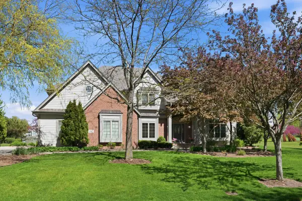 1267 Mary Hill Cir, Hartland, WI 53029