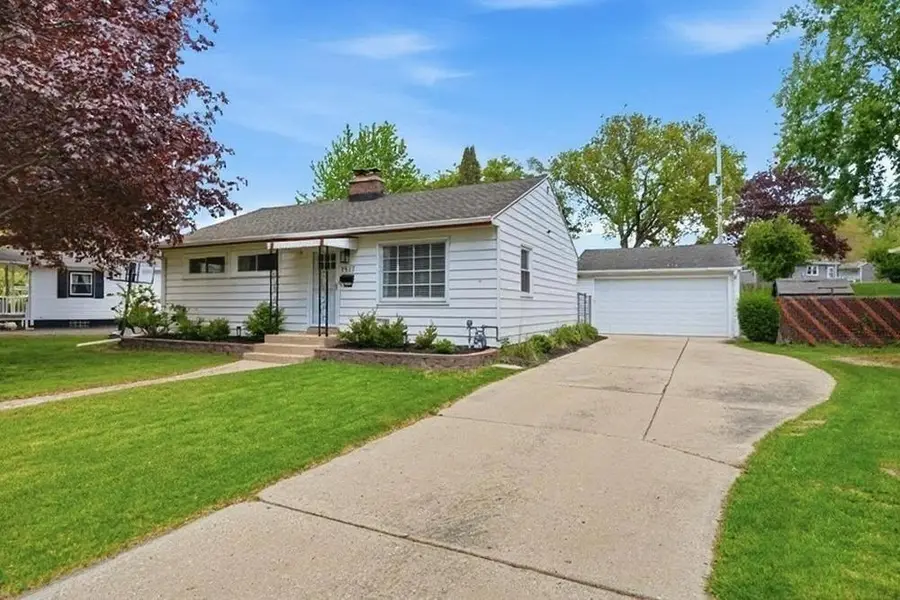 1517 N Bel Ayr Dr, Waukesha, WI 53188 - #2