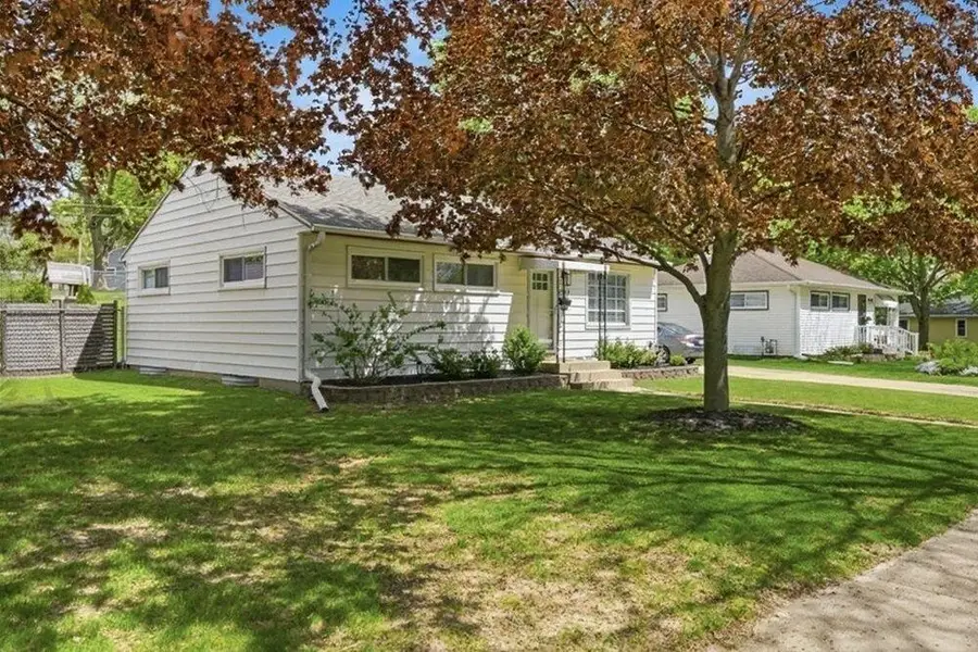 1517 N Bel Ayr Dr, Waukesha, WI 53188 - #3