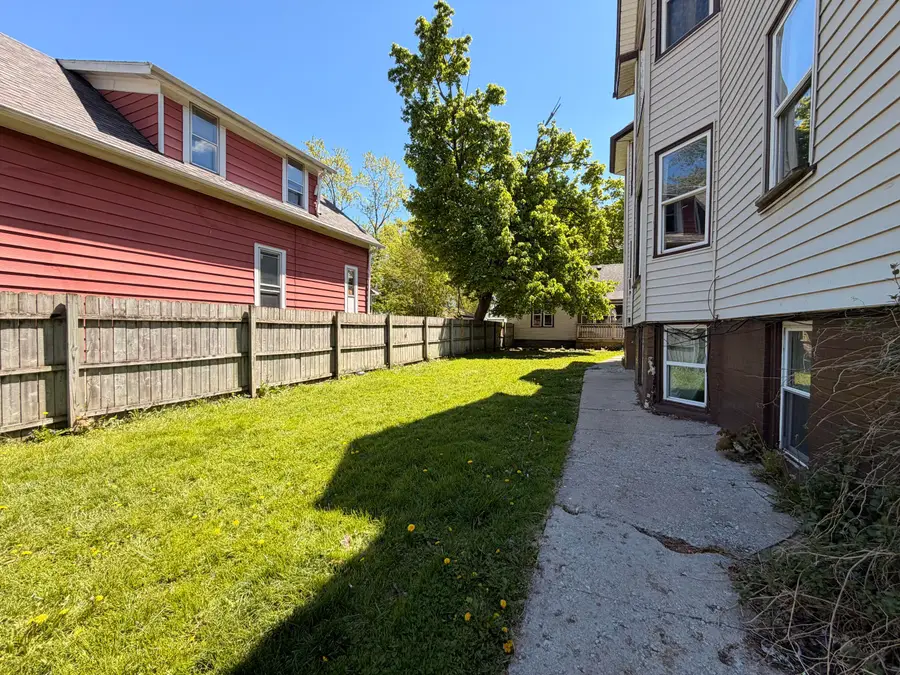 1533 Winslow St, Racine, WI 53404 - #3