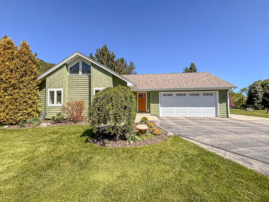 S50W30750 Walnut St, Genesee, WI 53149 - #2