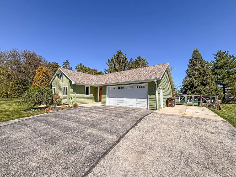 S50W30750 Walnut St, Genesee, WI 53149 - #3