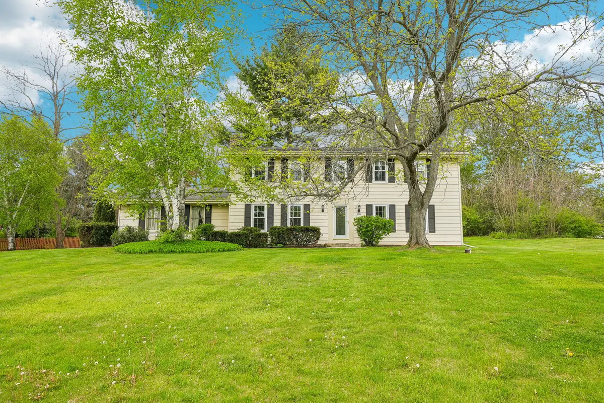 W326S7751 Squire Ln, Mukwonago, WI 53149 - #1
