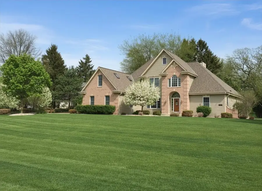 N27W26292 Crestview Dr, Pewaukee, WI 53072 - #2