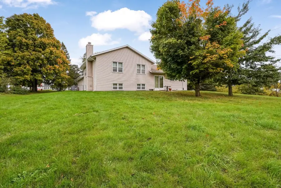 9371 S Chicago Rd, Oak Creek, WI 53154 - #2