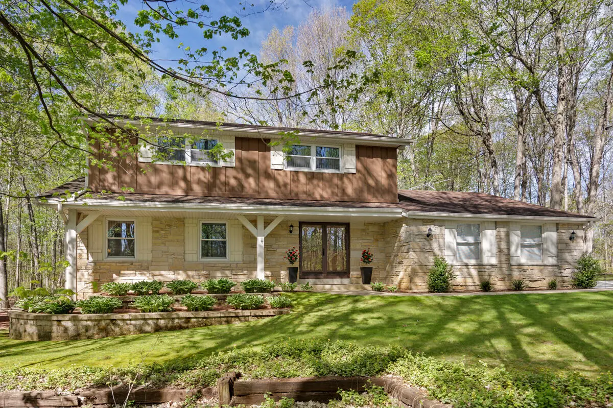 S54W23631 Maple Hill Ct, Waukesha, WI 53189 - #1