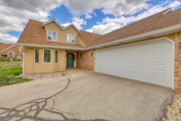 940 Spyglass Hl, Waterford, WI 53185