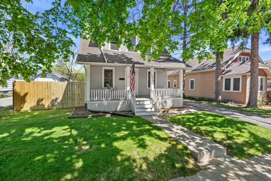 939 N Greenfield Ave, Waukesha, WI 53186 - #2