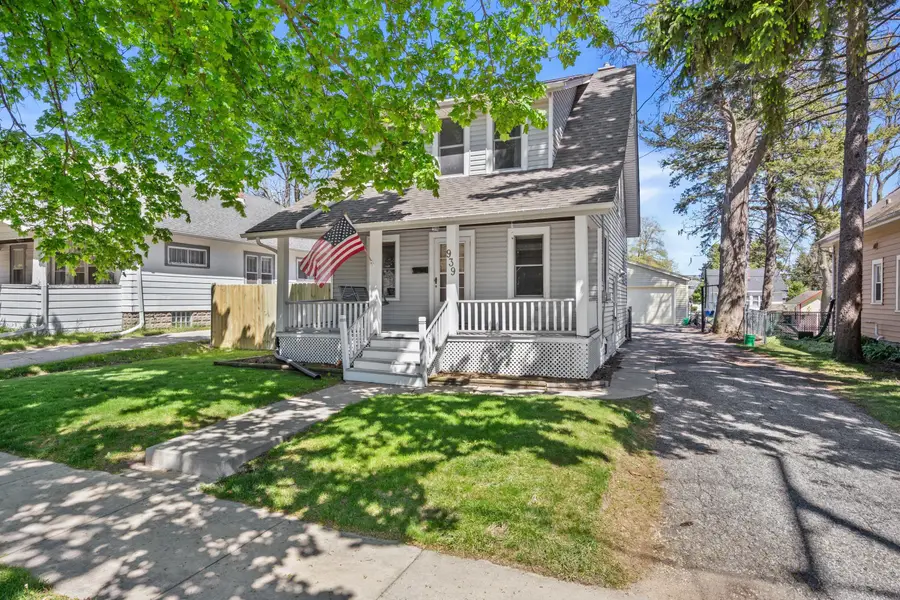 939 N Greenfield Ave, Waukesha, WI 53186 - #3