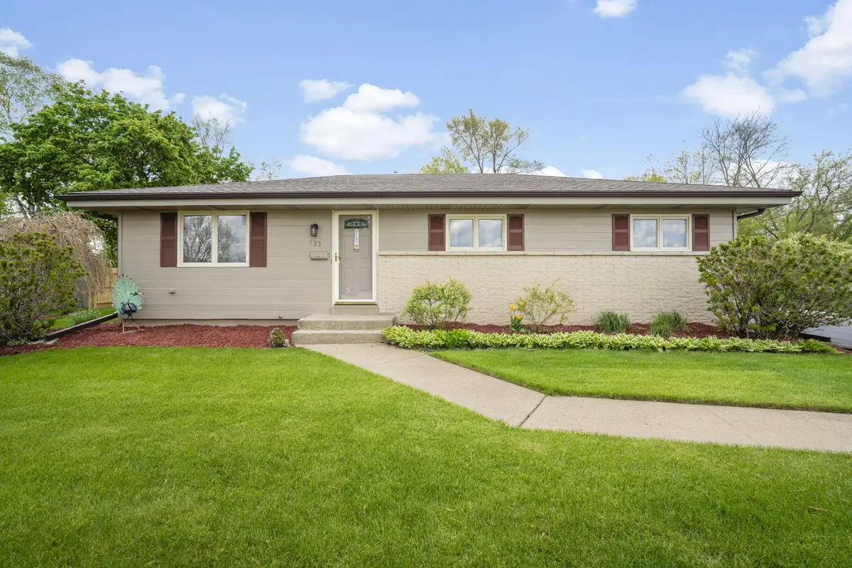 533 Oakland Ave, Mukwonago, WI 53149 - #1