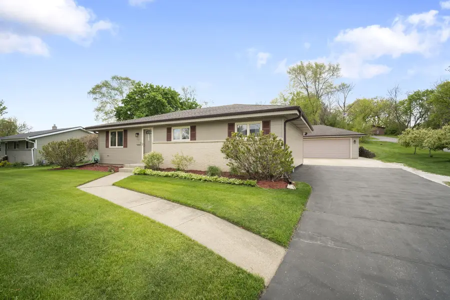 533 Oakland Ave, Mukwonago, WI 53149 - #2