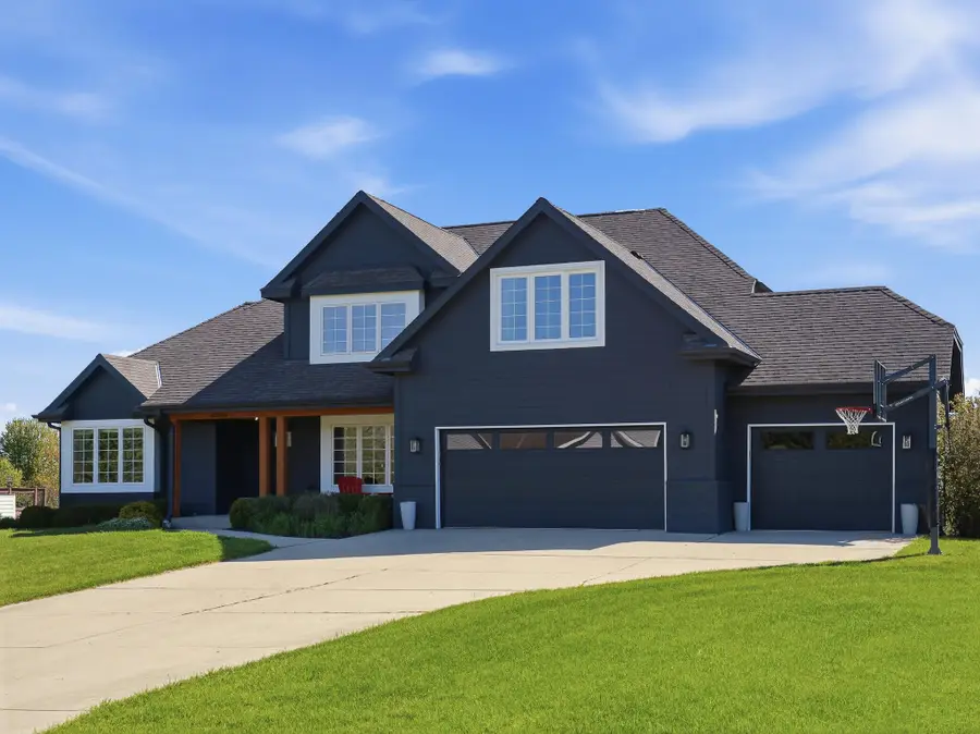W126N6432 Willow Ct, Menomonee Falls, WI 53051 - #2